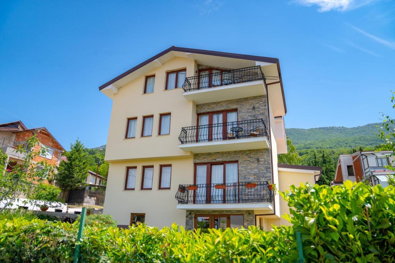 Et Larum Pestani Exterior photo